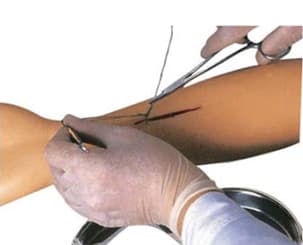 BRAS POUR SUTURES – MODELE AVANCE EN PVC — vue 2